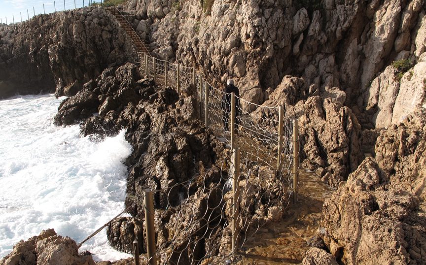 Vue du sentier littoral du Cap d’Antibes