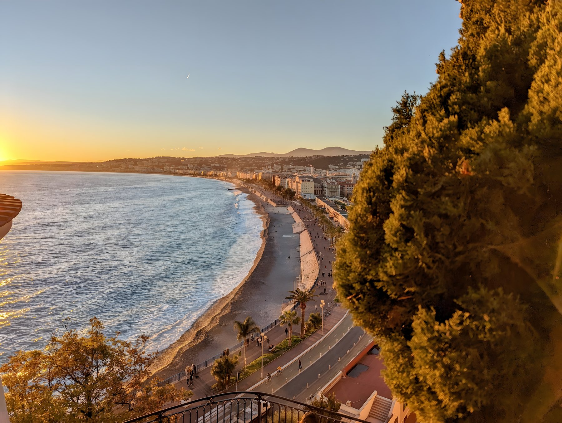 Coucher de soleil sur Nice depuis la Colline du Château