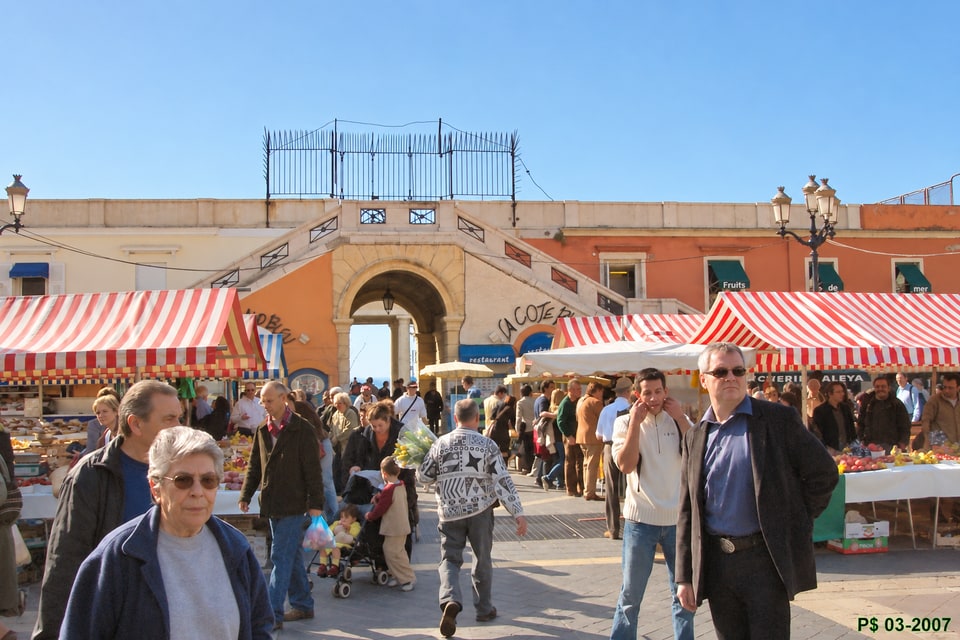 Vue du marché du Cours Saleya à Nice