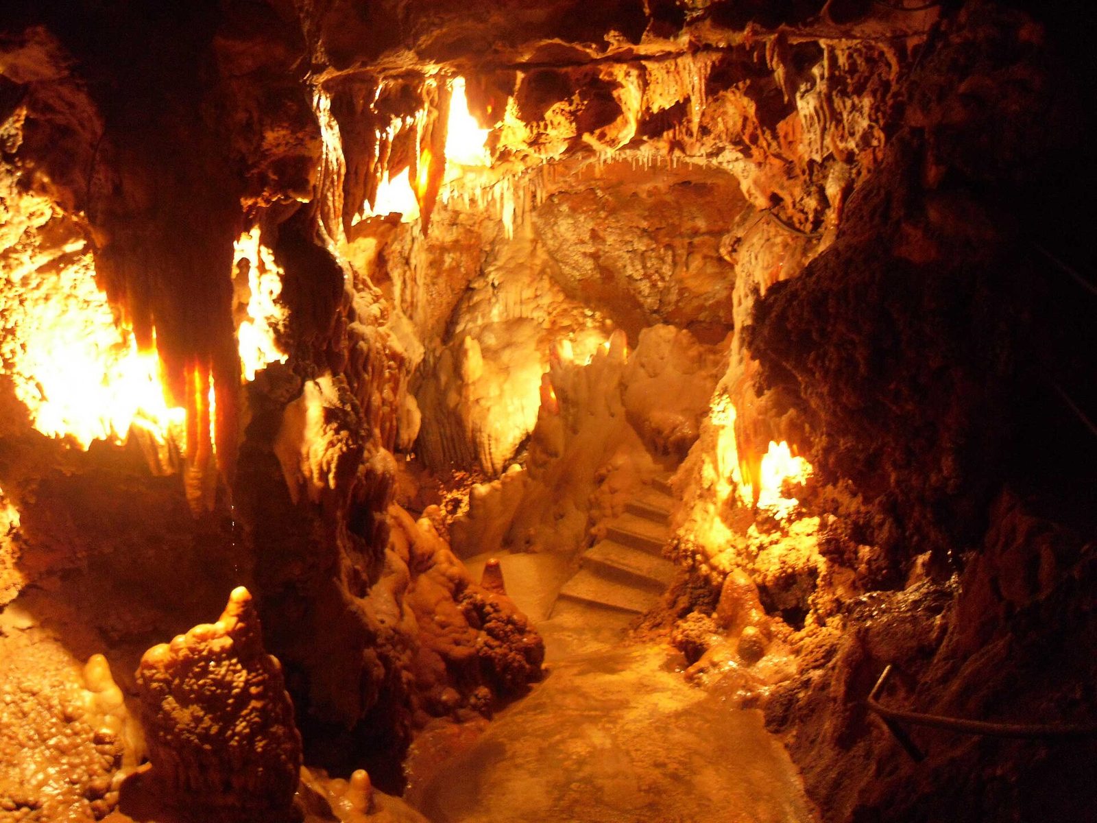 Vue intérieure de la Grotte de Saint-Cézaire