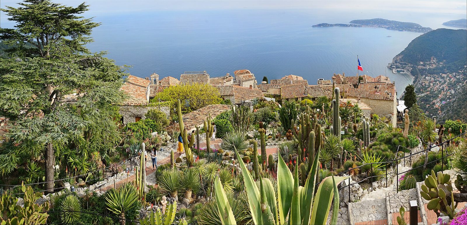 Vue du Jardin exotique d’Èze et de la Méditerranée
