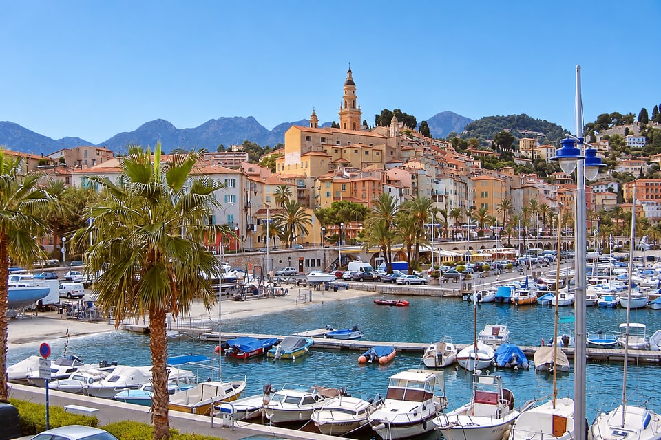Vue du vieux Menton et de son port