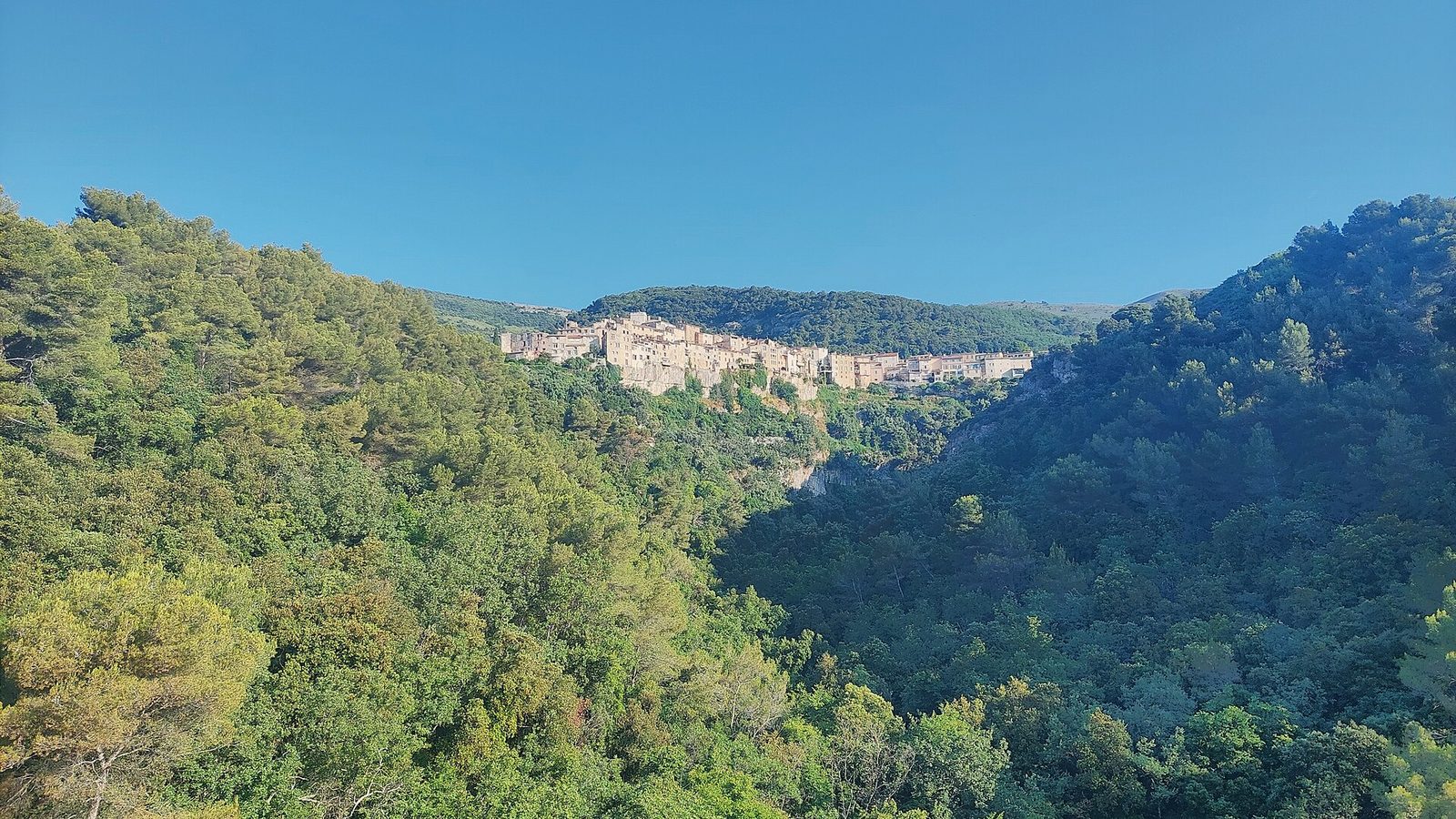 Vue du village perché de Tourrettes-sur-Loup